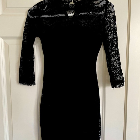 Little black lace dress, used a few times size xs - Picture 3 of 4